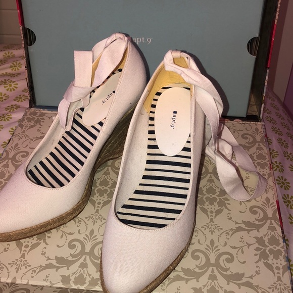 White Tie Up Wedges - Picture 4 of 5